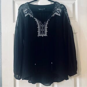 White House Black Market Cold Shoulder Black W/White Embroidery Tunic Size 2
